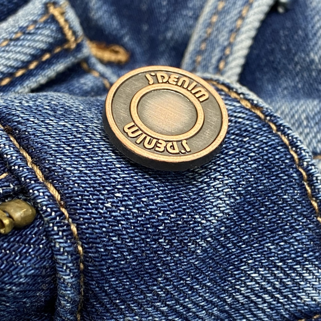 “Women’s Stubby Suit with Metal Buttons and Advanced Fabric in Image Color” - 图片 9