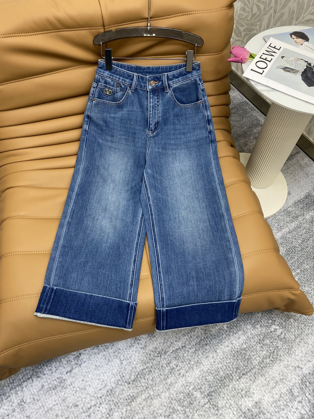 “Women’s Stubby Suit with Metal Buttons and Advanced Fabric in Image Color” - 图片 5