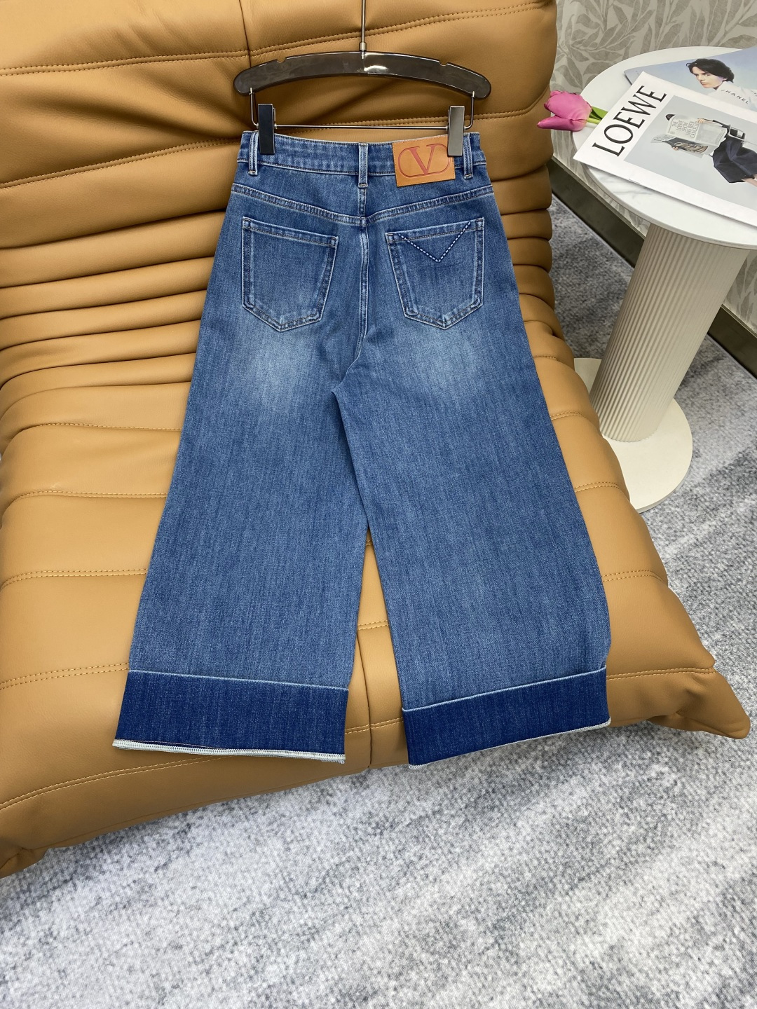 “Women’s Stubby Suit with Metal Buttons and Advanced Fabric in Image Color” - 图片 2