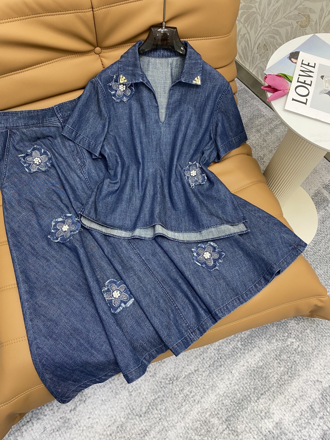Title: P996 Original Scavenging Women’s Suit with New Design Features Summary: V-coloured, semi-hot suit with advanced fabric and unique scribbling design, available in various sizes - 图片 1
