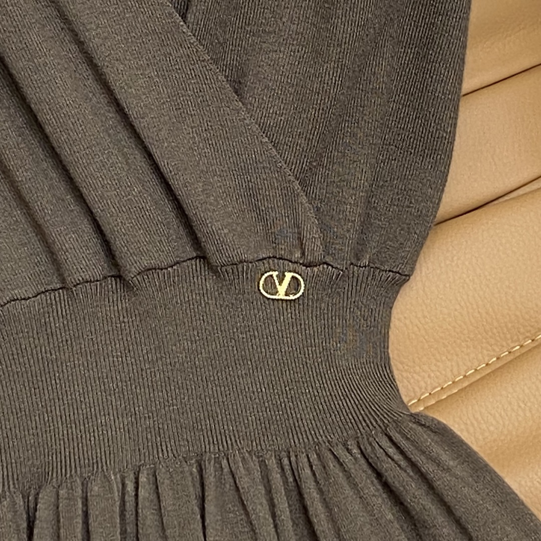 “Women’s Sexy V-Neck Cross-Design Dress with Packs of New Va FW Fabric” - 图片 6