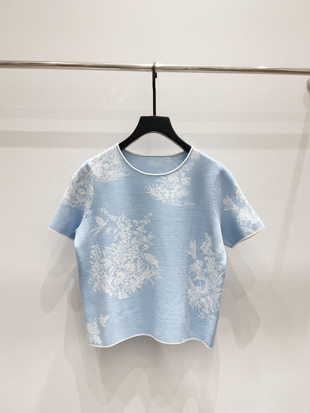 NO:899679,26ss Dio* high-quality letter-printed floral jacquard, relaxed and loose temperament, short knitted round neck and short sleeves!  Size SML, Dior-clothing, dior, dior, T-shirt,1986090926ss Dio*高品质字母满印花卉提花松弛感宽松气质短款针织圆领短袖！尺码SML,迪奥-服装,dior,dior,T-shirt,,Women's clothing