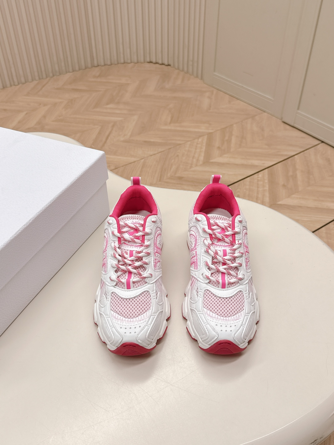 NO:164961,The latest two colors in 2025!  Dior Chrono's new casual sports shoes, running shoes, dad shoes, really cool, full of futuristic feeling! It's really cool!  Once again interprets Dior's cool fashion concept, Lucky Star will bless you with good luck, the new EVA sole is super light and soft! The original version is perfectly replicated!  Fully-pair material mold!  !  35-40, casual shoes/sports shoes, dior, dior, sneakers198609092025最新两色！出 迪奥 Dior Chrono 新款休闲运动鞋跑鞋老爹鞋 真的酷毙了,未来感十足!真的好飒！再次演绎了迪奥酷时尚的理念,幸运星为你加持好运,全新的EVA鞋底超轻超软!原版完美复刻！全对版材质 模具！！35-40,休闲鞋/运动鞋,dior,dior,sneakers,Women's Shoes