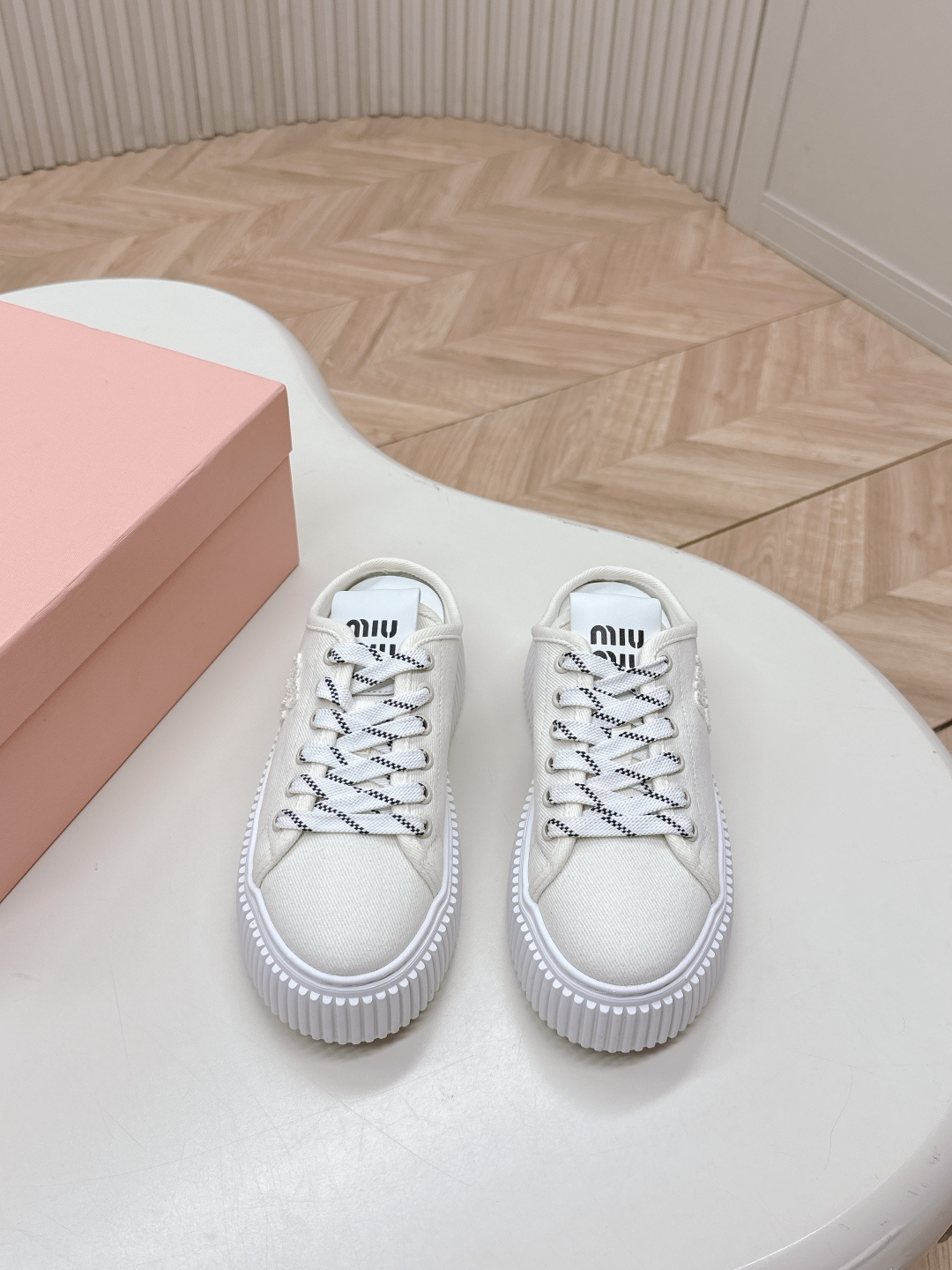 NO:231912,, Prada Prada 2025 Spring New Style Thick-soled Cookie Shoes Semi-tour latest catwalk style, classic upgrade Coexistence and fashion. Each color matches are good, design and matching different styles. Original custom fabric of upper, original custom sheepskin inner lining, original open mold-unslip unslip sole, outsole 35-40, semi-tour, prada, prada, sheepskin19860909,  Prada 普拉达2025春新款 厚底饼干鞋 半拖最新走秀款,经典升级 舒适度与时髦度并存 每个颜色搭配都好看,设计搭配不同风格需求 鞋面原版定制布料 内里原版定制羊皮内里 大底原版开模防滑大底 大底35-40,半拖,prada,prada,sheepskin,Women's Shoes