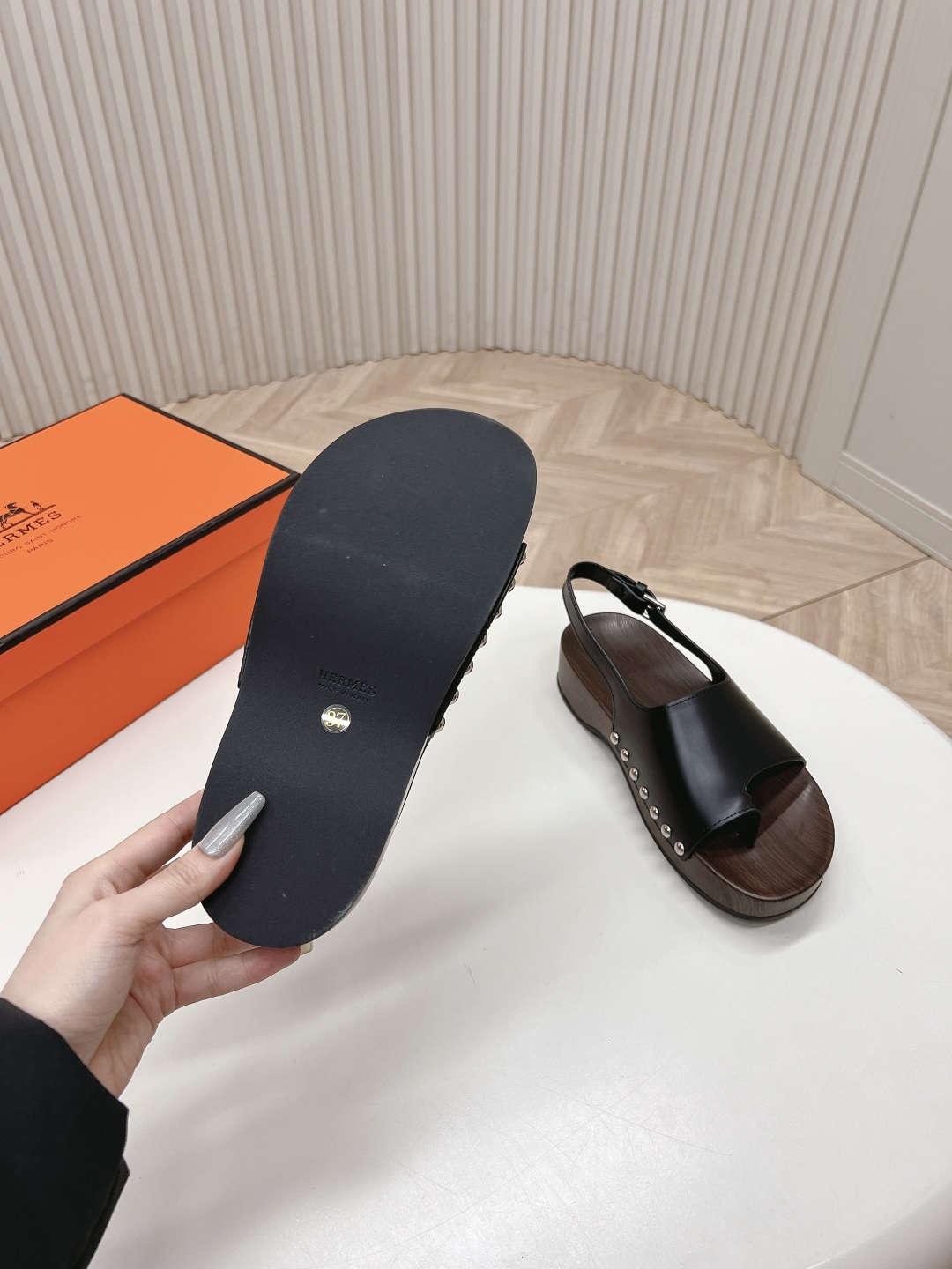 Hermes Women's Kos Mules Sandals, Leather Upper with Wooden Platform 10 cmp i1741825185568 5795 0 8