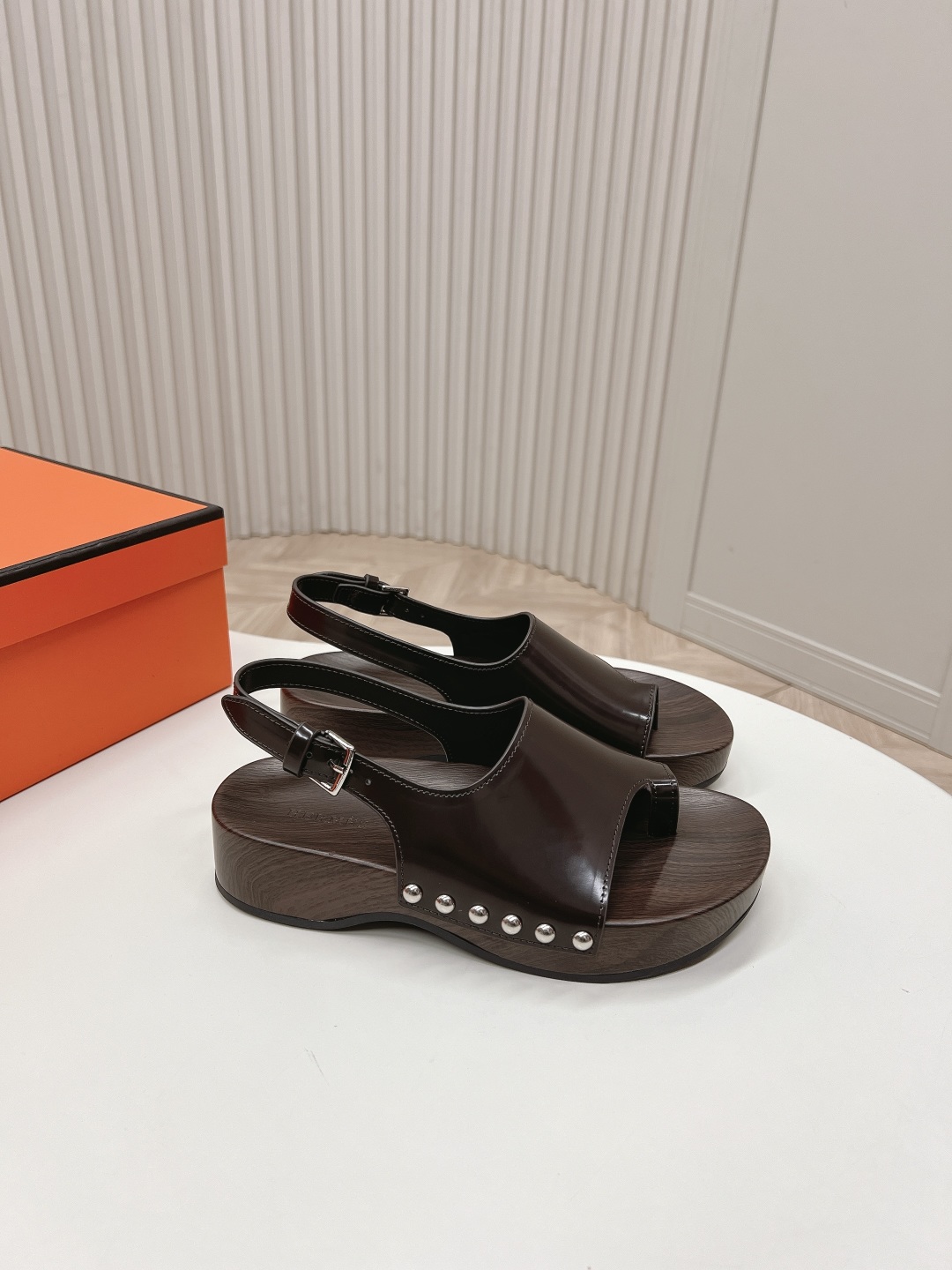 Hermes Kos Heeled Sandals H-shaped Leather Upper Adjustable Buckle Strap 4 cmp i1741825296560 1413 0 1