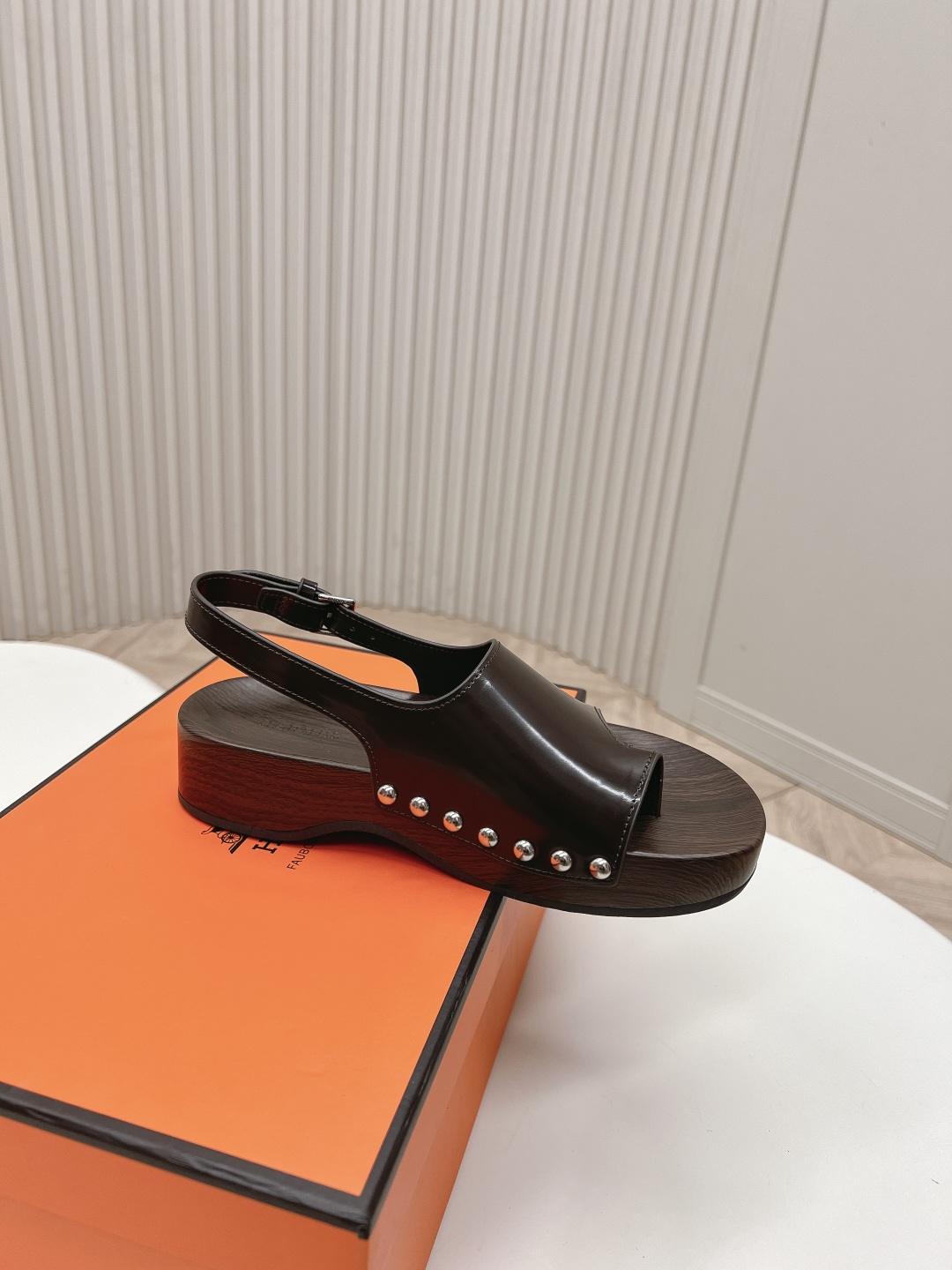 Hermes Kos Heeled Sandals H-shaped Leather Upper Adjustable Buckle Strap 9 cmp i1741825296562 5485 0 7