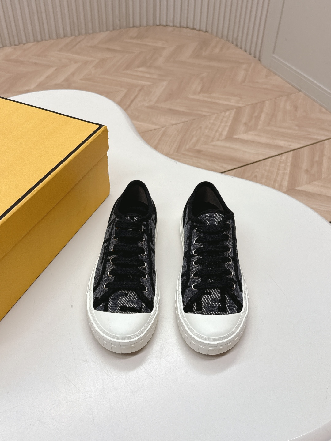 NO:221698,New colors!  Fendi 2025 new board shoes casual sports shoes cloth shoes classic FF preschool surface super good looking versatile l inner lining is lightweight, comfortable and versatile original TPu outsole size, women's 35-40, casual shoes/sports shoes, fendi, fendi, fendi, sneakers19860909出 新色系！Fendi芬迪2025新款板鞋休闲运动鞋布鞋 经典FF老花面 超好看百搭 l内里采用透气布里 轻便 舒适百搭 原版TPu大底 码数,女款35-40,休闲鞋/运动鞋,fendi,fendi,sneakers,Women's Shoes