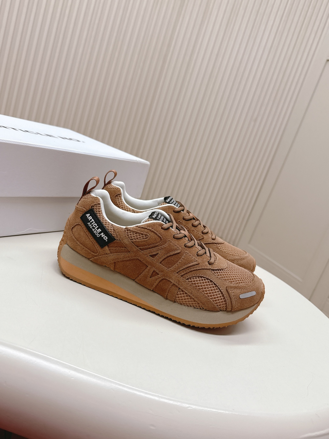 NO:221686,ARTICLE NO. DUNE JOGGER Millennium Retro Running Shoes Casual Sports Shoes DUNE JOGGER Jogging Series, interprets the double release of the body and the mind, the silver design wraps the retro charm, injects the dry-jubilee atmosphere into the silhouette of the classic jogging shoe, and uses finely polished shoes to bring a new choice to express yourself to the younger generation. Original custom imported mesh   cowhide imported breathable mesh. Original sole open mold-proof rubber material. Sole thickness 3CM Size: women's 35-40, casual shoes/sports shoes, christian louboutin, sneakers, cowhide19860909出 ARTICLE NO. DUNE JOGGER千禧复古跑鞋 休闲 运动鞋 DUNE JOGGER慢跑系列,诠释身体与心灵的双重释放,银色系设计包裹复古韵味,将干禧氛围注入经典慢跑鞋廓形,以精细打磨的鞋款为年轻一代带来表达自我的全新选择 面料原版定制进口网面 牛皮 内里进口透气网里 鞋底原版开模防滑橡胶材质 底厚3CM Size:女款35-40,休闲鞋/运动鞋,christian louboutin,sneakers,cowhide,Women's Shoes