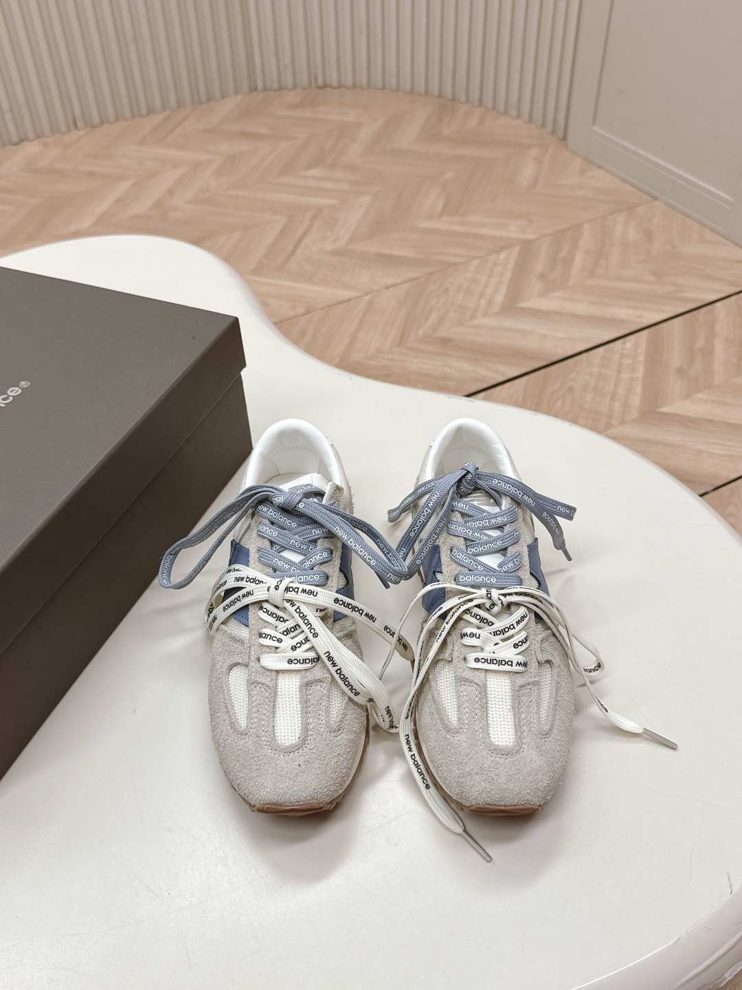 NO:259508,Batch Explosive model MIXC EXPRESS U471x NB GREY co-branded New Balance 471 retro thin-soled shoes ootd fashionable retro color block silhouette, every moment is style' Playful color: Intelligent white* soft purple* vibrant blue* three colors are optional with brand limited color laces, diverse gameplay Details: Slim last and widened shoelace outline the long visual proportions, EVA rubber outsole comfortable footwear feeling Wearing style: Multiple scenes, unlock more possibilities, show your own style, and keep it real and comfortable!  Size 35-41, casual shoes/sports shoes, sneakers19860909批 爆炸款 MIXC EXPRESS U471x NB GREY联名 被按头安利的New Balance 471复古薄底鞋ootd时髦复古拼色廓形,每一刻皆风格' 玩味色彩:智性白*柔和紫*活力蓝*三色可选附赠品牌限定彩色鞋带,多样玩法 细节拿捏:纤细鞋楦及加宽鞋带勾勒修长视觉比例,EVA橡胶大底舒适脚感 穿搭风格:多元场景,解锁更多可能,展现自我风格,保持真实与舒适！码数35-41码,休闲鞋/运动鞋,sneakers,Women's Shoes