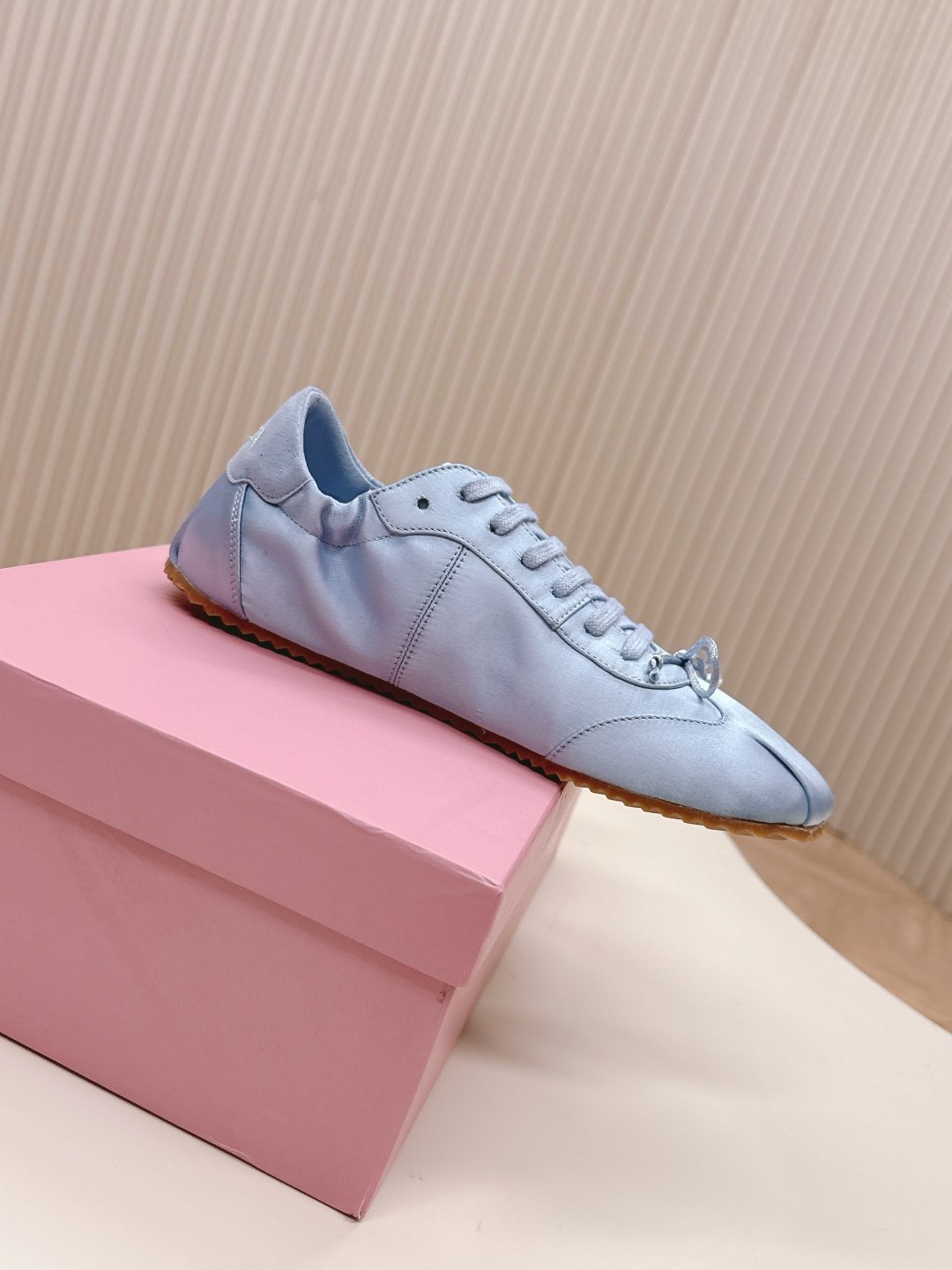 Stylish Spring Shoes: Real Silk P675 and Skin P750 Collection - 图片 4