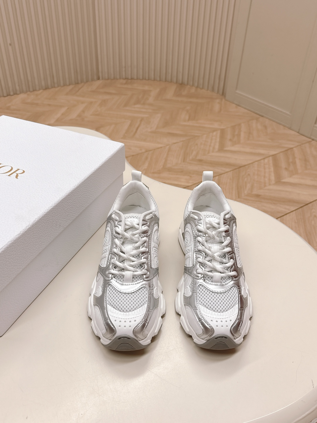 NO:406772,The latest two colors in 2025!  Dior Chrono's new casual sports shoes, running shoes, dad shoes, really cool, full of futuristic feeling! It's really cool!  Once again interprets Dior's cool fashion concept, Lucky Star will bless you with good luck, the new EVA sole is super light and soft! The original version is perfectly replicated!  Fully-pair material mold!  !  35-40, dad shoes, dior, dior, sneakers198609092025最新两色！出 迪奥 Dior Chrono 新款休闲运动鞋跑鞋老爹鞋 真的酷毙了,未来感十足!真的好飒！再次演绎了迪奥酷时尚的理念,幸运星为你加持好运,全新的EVA鞋底超轻超软!原版完美复刻！全对版材质 模具！！35-40,老爹鞋,dior,dior,sneakers,Women's Shoes
