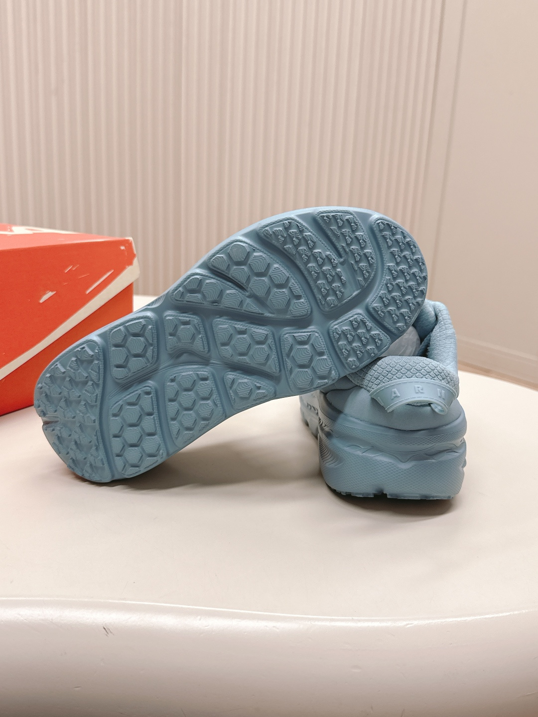 Marni X Hoka Collaborate on New Lightweight Sneakers in Macaroon Colors - 图片 9