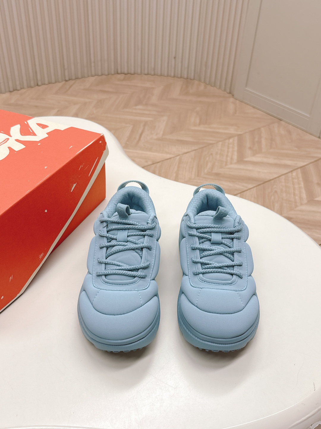 NO:406750,Marni X Hoka co-branded model｜New sports shoes The trendy Hoka & Marni co-branded hiking shoes series It is hard to find a shoe in the counter. The macaron color adds a touch of bright color to this summer~ The ugly and cute super cute thick sole is not heavy and light~ There is almost no weight on the feet!  Feet feel comfortable and soft ~ The feeling of stepping on the clouds ~ No problem walking is simply walking dopamine, beautiful and fashionable ~ Sisters hurry up Size: 35 -40, casual shoes/sports shoes, marni, sneakers19860909出 Marni X Hoka 联名款｜运动鞋新品 潮到爆的Hoka &Marni联名徒步鞋系列 专柜一鞋难求马卡龙色系为这个夏天增添了一抹亮色～丑萌丑萌哒超级可爱厚底不重且轻盈～上脚几乎无任何重量！ 脚感舒适柔软～踩在云朵上的感觉～暴走完全没问题简直就是行走的多巴胺,好看又时尚～姐妹们赶紧冲 Size: 35 -40,休闲鞋/运动鞋,marni,sneakers,Women's Shoes