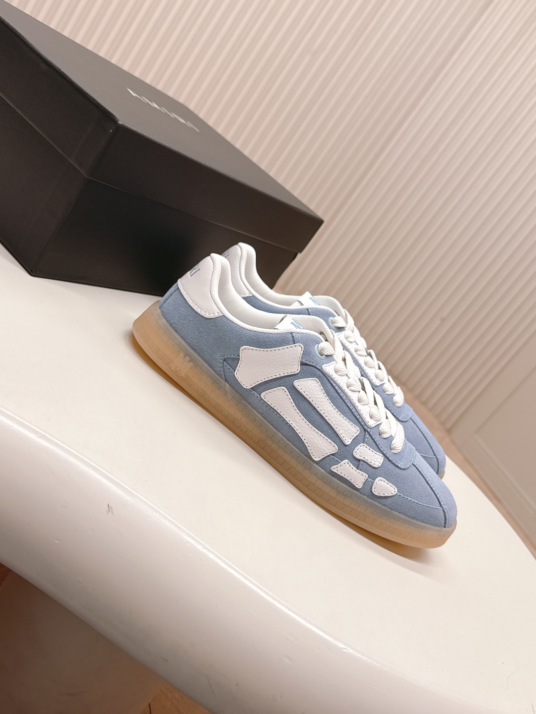 “New 2025 AMRI Elmi Bone Boots: Classic Fashion with Bone Patterns”