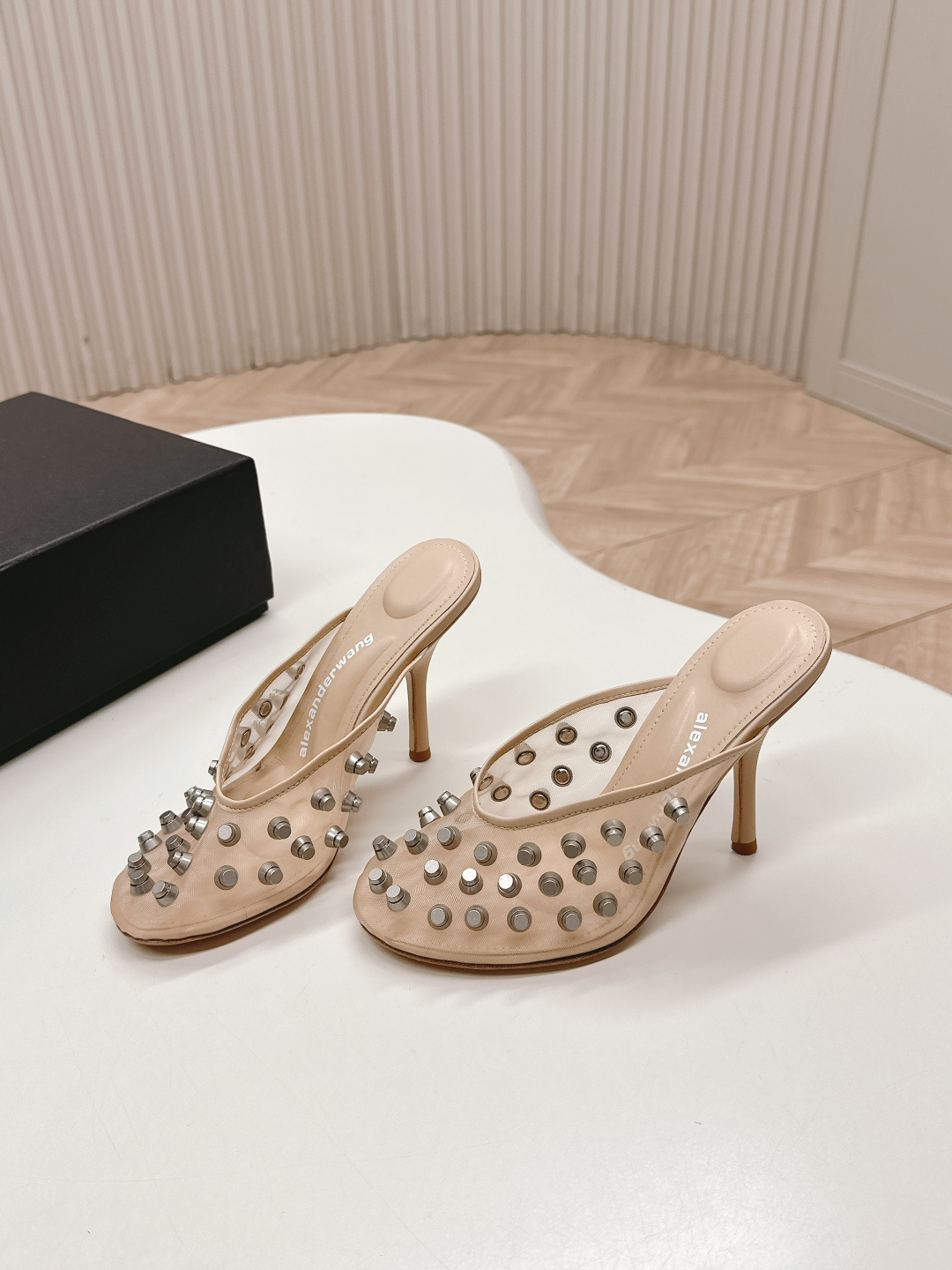 NO:407489,New Alexander King!  Alexander Wang high heels for women, luxury products for women, Alexande* Wang original 1:1 material, concave and convex and massage insoles with glue, logo, excellent match with the most trendy round head + high elastic injection molding material queen!  The comfort is so good, the beauty is really beautiful, the position just can reveal the seams of the feet, it is really sexy~ the letter logo design is very special!  , The original leather is easy to control!  Ice wire mesh on the upper + imported rhinestones, imported sheepskin foot pads, heel height 10cm, original Italian imported permurgical leather outsole, size 35-39 (34.40.41.42.43. Custom made), semi-tork high heels, alexander wang, high heels, sheepskin, Leather soles19860909出 亚历山大王 新款！Alexander Wang亚历山大王高跟鞋女士奢侈品Alexande* Wang原版1:1的材料 凹凸感带按摩的鞋垫配上注胶 Logo 搭配最潮圆头+高弹注塑材质女王的绝佳搭配！舒服感爆棚,美是真的美,位置刚好可以露脚缝, 真的很sexy～字母logo设计很特别！,原厂皮料很好驾驭！ 鞋面冰丝网+进口水钻 垫脚进口羊皮 跟高10cm 鞋底原版意大利进口透染真皮大底 码数35-39（34.40.41.42.43.可定做）,半拖高跟鞋,alexander wang,high heels,sheepskin,Leather soles,Women's Shoes