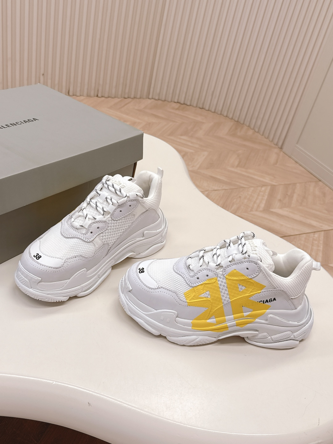 NO:406725,The pair of pairs, couples, Balenciaga 2025 new TripleS Tape Type is coming, Devil One Daddy Shoes, which is simply amazing! The yellow double B tape element logo on the side is full of trendy feeling! The unique design makes people fall in love with it at a glance, and it will definitely be a hit when walking on the street. When you wear it, you will be the leader of trends and show unique fashion charm. Don’t hesitate, hurry up and buy these trendy shoes and become a fashion expert! 3D printing 35-44. (45.46) Definition, Daddy Shoes, balenciaga, balenciaga19860909对版底 出 情侣款 巴黎世家 balenciaga 2025新款TripleS Tape Type 来袭 魔鬼一号老爹鞋 简直太绝啦!侧面那黄色双B的胶带元素logo,潮感直接拉满! 独特的设计,让人一眼就爱上,走在街上绝对回头率爆表. 穿上它,你就是潮流的引领者,展现与众不同的时尚魅力. 别犹豫,赶紧入手这双潮鞋,成为时尚达人!3D打印 35-44.(45.46)定,老爹鞋,balenciaga,balenciaga,Women's Shoes