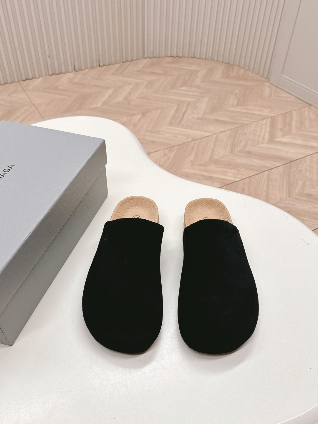 NO:406724,BALENCIAGA Scholl joint-branded wooden bottom slippers sandals Birken half slippers The feet feel very comfortable, the original leather surface, easy to wear, the robe is simply too good to look at. Original outsole 35-40, semi-drag, balenciaga, balenciaga, sandals, slippers19860909出 BALENCIAGA巴黎世家Scholl联名款木塞底拖鞋凉鞋 勃肯半拖鞋 脚感也很舒服,原版皮面 随便简便穿搭 穿祙子简直不要太好看了 原版大底35-40,半拖,balenciaga,balenciaga,sandals,slippers,Women's Shoes