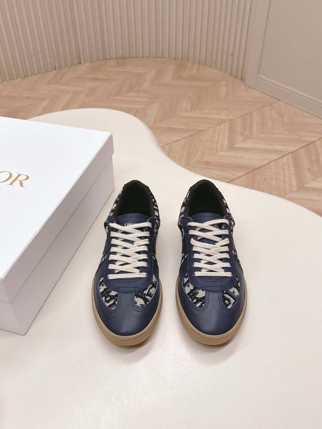 NO:408748,Couple model Dior 2025 latest casual shoes, when you wear it, you will feel the wind when you walk! Wow! These shoes are simply knights in the fashion industry! Classic presbyopia pattern + cool color scheme, low-key and luxurious! Wear it, you feel like you instantly transformed into a street fashionista, and you will feel the wind when you walk! Come and get the same style and become the focus of the fashion industry! Cowhide cowhide with presbyopia Original outsole size 35-45, casual shoes/sports shoes, dior, dior, sneakers, cowhide19860909出 情侣款 迪奥 Dior 2025最新休闲板鞋,穿上它走路都带风!哇塞!这双板鞋简直是时尚界的骑士!经典老花图案+酷炫配色,低调中透着奢华感!穿上它,感觉自己瞬间变身街头潮人,走路都带风!快来get同款,成为时尚界的焦点吧!牛皮拼老花 原版大底 35-45码,休闲鞋/运动鞋,dior,dior,sneakers,cowhide,Women's Shoes