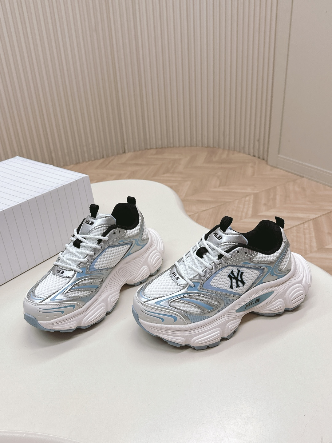 Trendy MLB 25s: Saber Dad Shoes for Fashionable Comfort