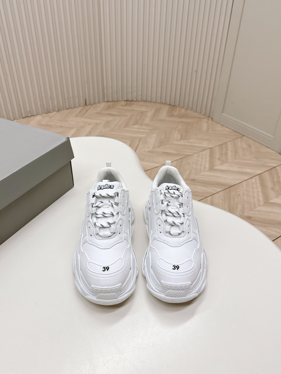 NO:414424,Couple model Balenciaga 2025 new TripleS Tape Type is coming Devil One Dad Shoes is simply amazing! The trendy feel is full! The unique design makes people fall in love with it at a glance, and it will definitely be a hit when walking on the street. When you wear it, you will be the leader of trends and show unique fashion charm. Don’t hesitate, hurry up and buy these trendy shoes and become a fashion expert! 3D printing 35-44. (45.46) Definition, Dad Shoes, balenciaga, balenciaga19860909出 情侣款 巴黎世家 balenciaga 2025新款TripleS Tape Type 来袭 魔鬼一号老爹鞋 简直太绝啦!潮感直接拉满! 独特的设计,让人一眼就爱上,走在街上绝对回头率爆表. 穿上它,你就是潮流的引领者,展现与众不同的时尚魅力. 别犹豫,赶紧入手这双潮鞋,成为时尚达人!3D打印 35-44.(45.46)定,老爹鞋,balenciaga,balenciaga,Women's Shoes