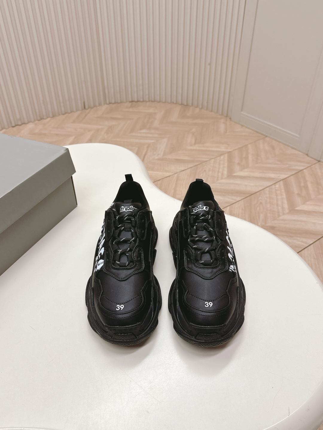 NO:414436,3D printed model, couple model, Balenciaga 2025 new TripleS Tape Type, is coming, Devil No. 1 dad shoes, is simply amazing! The trendy feeling is full! The unique design makes people fall in love with it at a glance, and it will definitely turn back when walking on the street. When you wear it, you will be the leader of trends and show unique fashion charm. Don’t hesitate, hurry up and buy these trendy shoes and become a fashion expert! 3D printing 35-44. (45.46) Definition, dad shoes, balenciaga, balenciaga198609093D打印款 出 情侣款 巴黎世家 balenciaga 2025新款TripleS Tape Type 来袭 魔鬼一号老爹鞋 简直太绝啦!潮感直接拉满! 独特的设计,让人一眼就爱上,走在街上绝对回头率爆表. 穿上它,你就是潮流的引领者,展现与众不同的时尚魅力. 别犹豫,赶紧入手这双潮鞋,成为时尚达人!3D打印 35-44.(45.46)定,老爹鞋,balenciaga,balenciaga,Women's Shoes