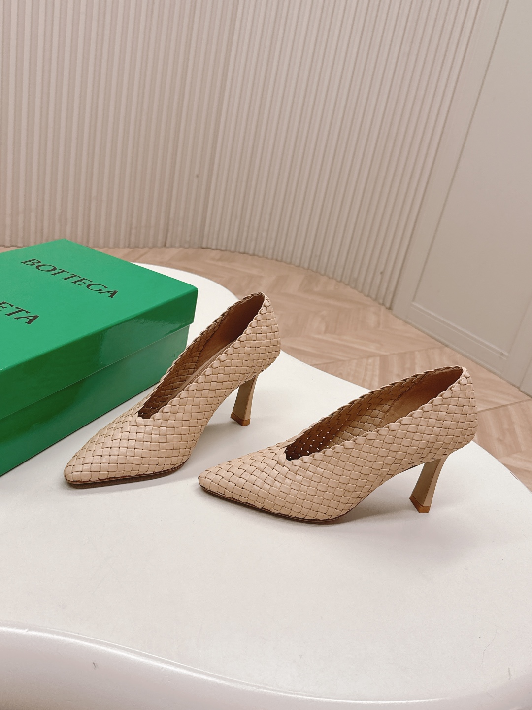 Hand-Woven Leather Shoes: BV2025 Series with Italian Leather Bottoms and High-End Comforts - 图片 1
