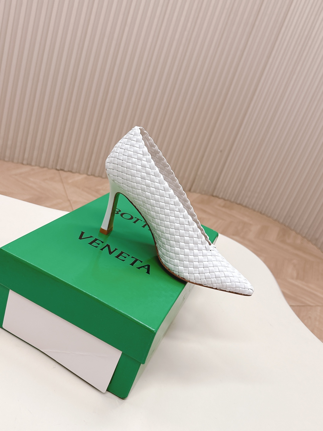 Hand-Woven Leather Crocheted Shoes: BV2025 Series Review - 图片 4