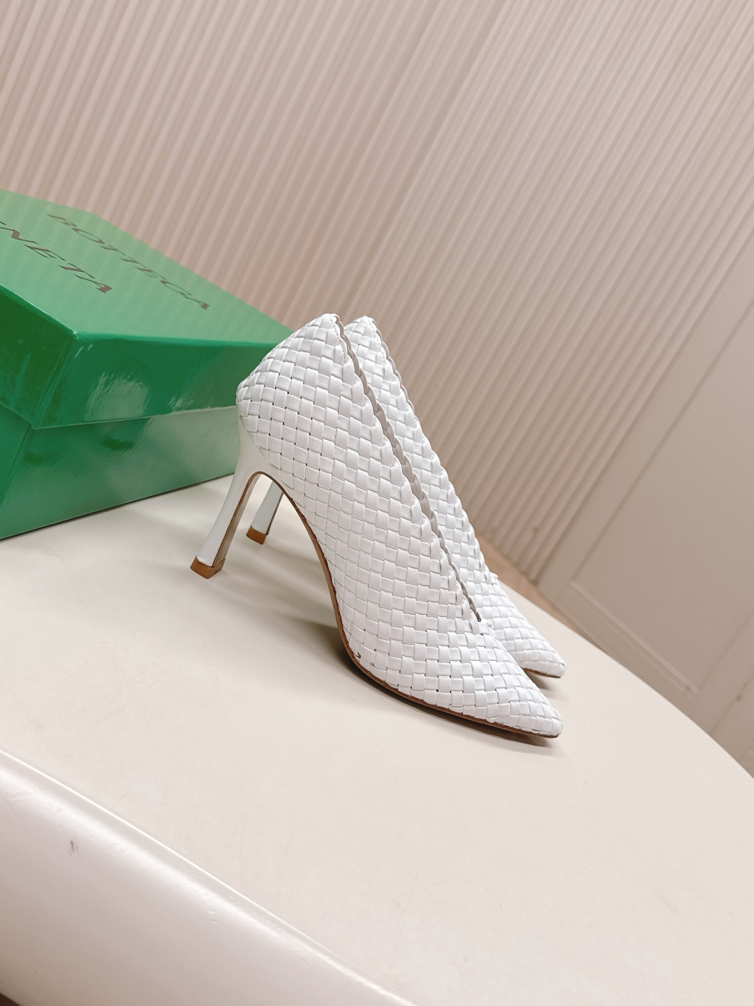 Hand-Woven Leather Crocheted Shoes: BV2025 Series Review - 图片 2