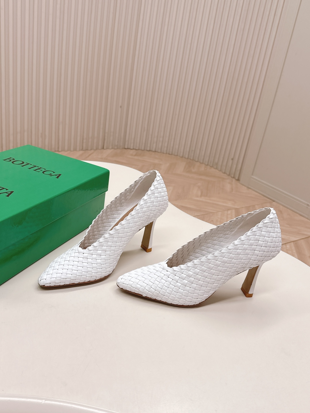 Hand-Woven Leather Crocheted Shoes: BV2025 Series Review