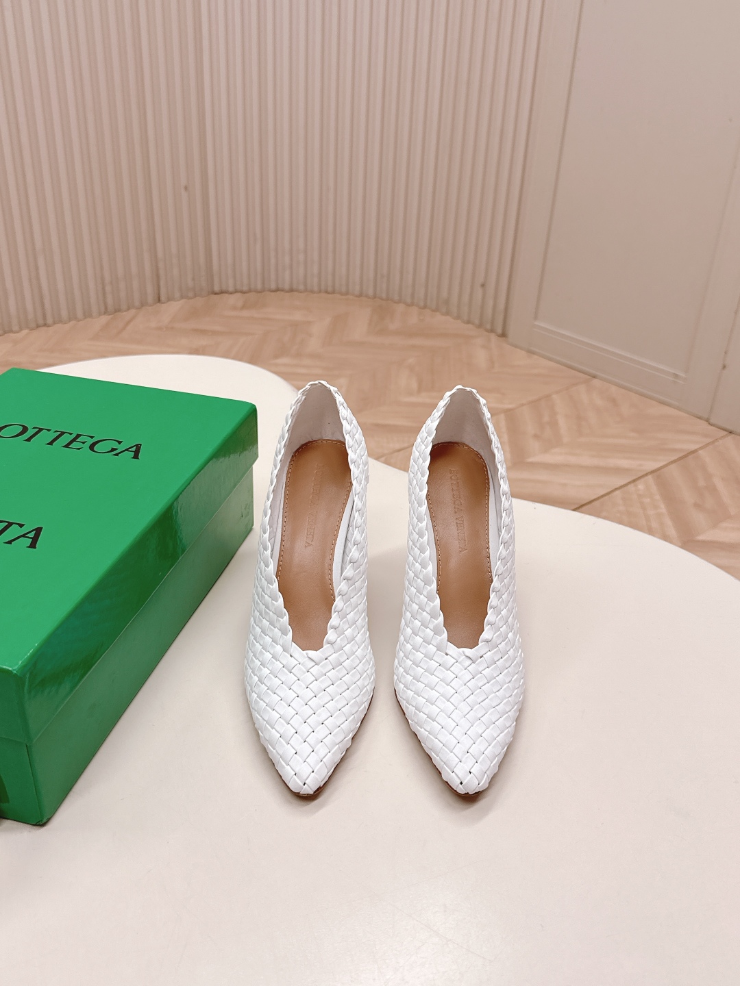 Hand-Woven Leather Crocheted Shoes: BV2025 Series Review - 图片 3