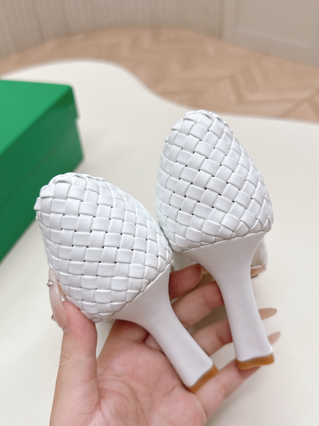 Hand-Woven Leather Crocheted Shoes: BV2025 Series Review - 图片 7