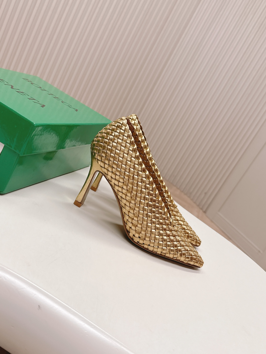 Hand-Made Seamless Crocheted Leather Shoes: BV2025 Series Overview - 图片 2