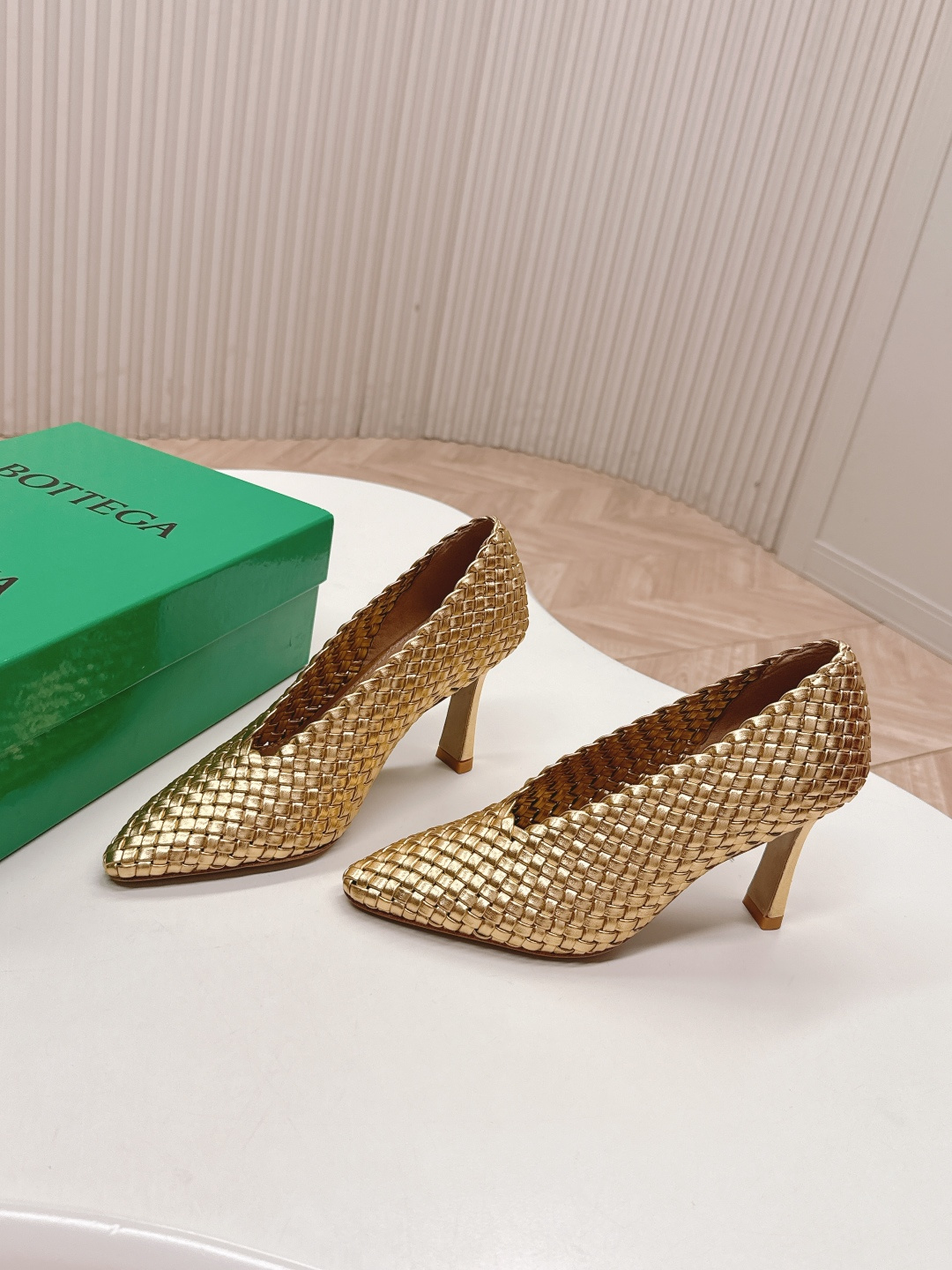 Hand-Made Seamless Crocheted Leather Shoes: BV2025 Series Overview - 图片 1