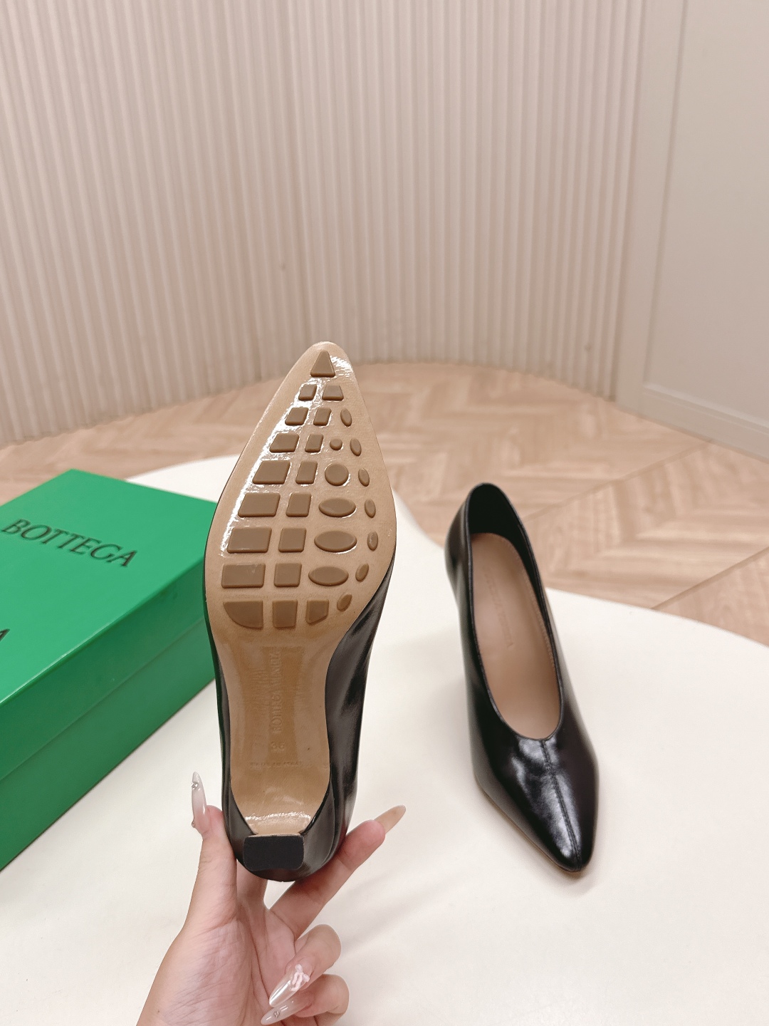 “Elegant and Comfortable High Heels: Italian Leather, Stylish Design for Confident Travel” - 图片 9