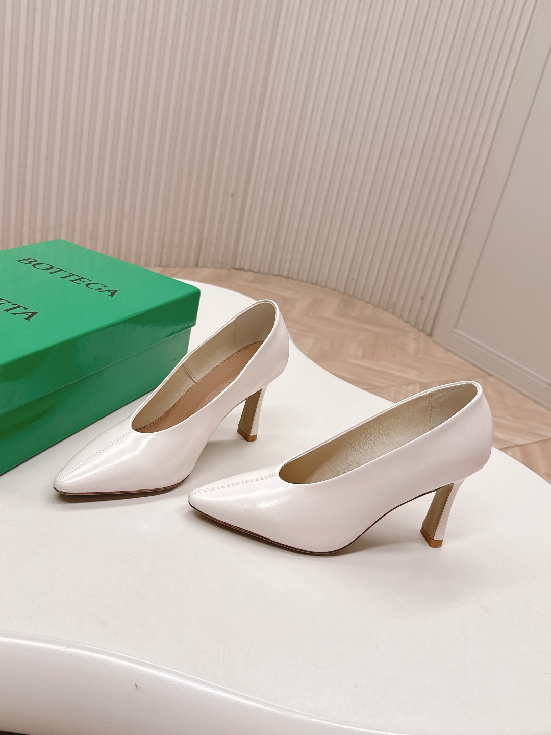 “BV2025 High Heels: Elegant Italian Leather Design for Comfortable and Confident Travel”