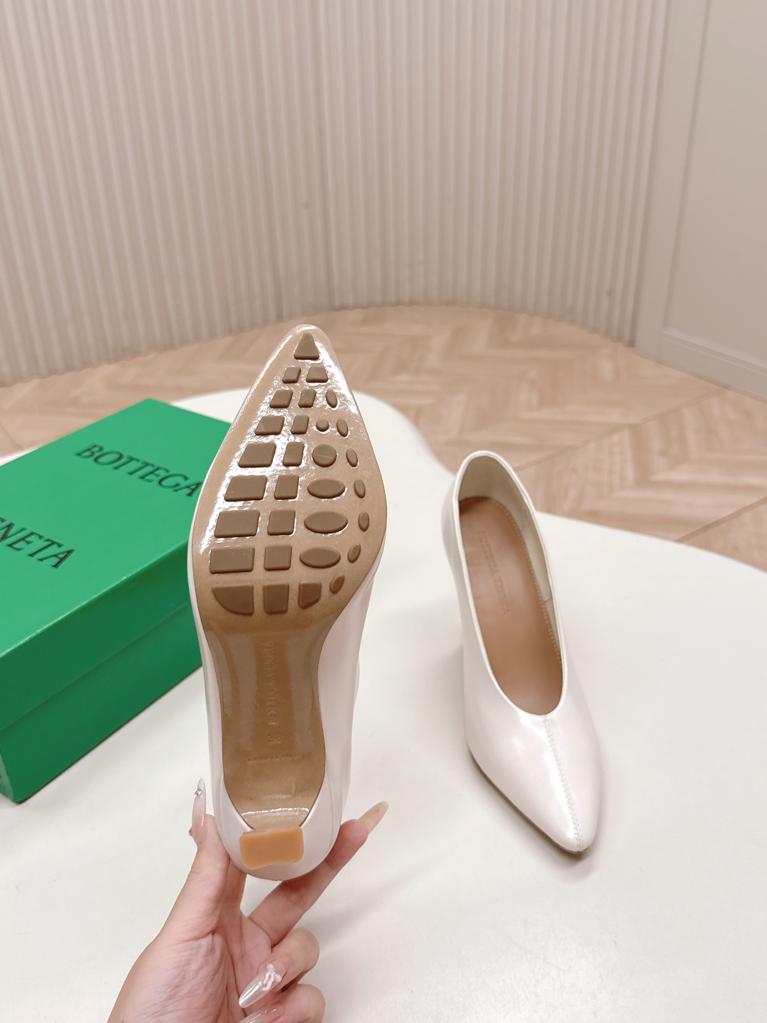 “BV2025 High Heels: Elegant Italian Leather Design for Comfortable and Confident Travel” - 图片 9