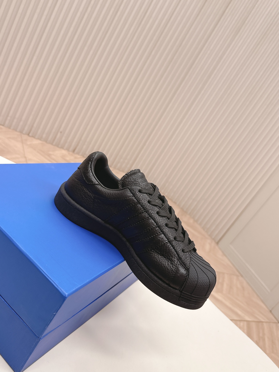 “Square Shellhead Skate Shoes Review: Fashionable Enlarged Design with Cattle Leather” - 图片 3