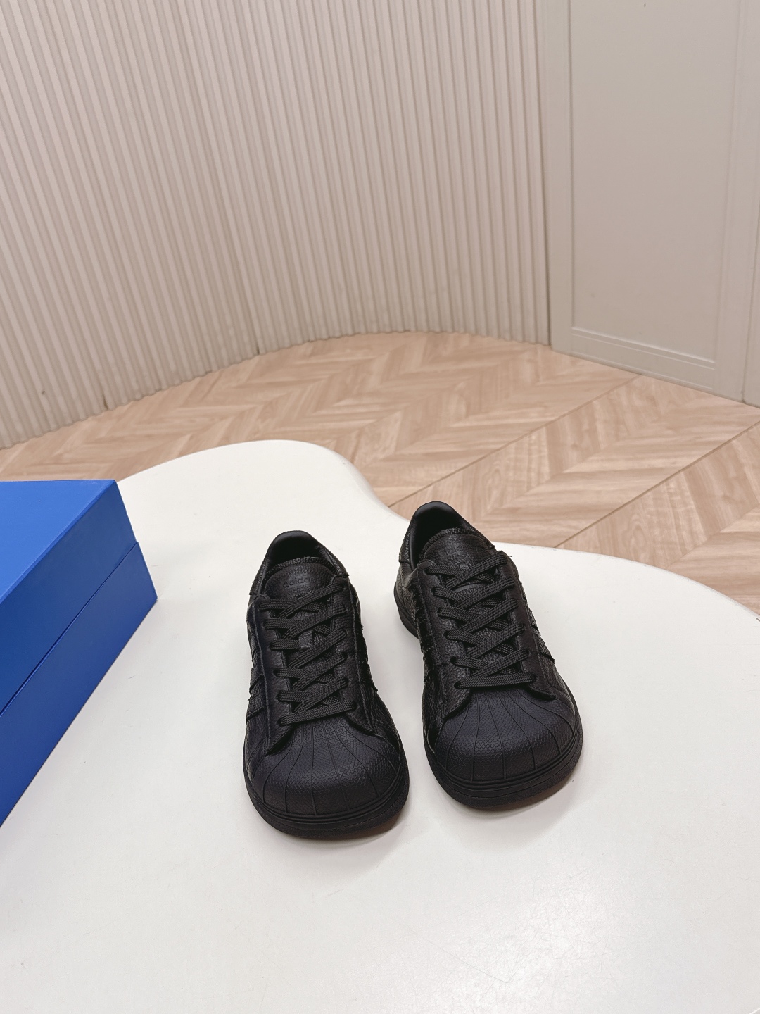 “Square Shellhead Skate Shoes Review: Fashionable Enlarged Design with Cattle Leather” - 图片 2