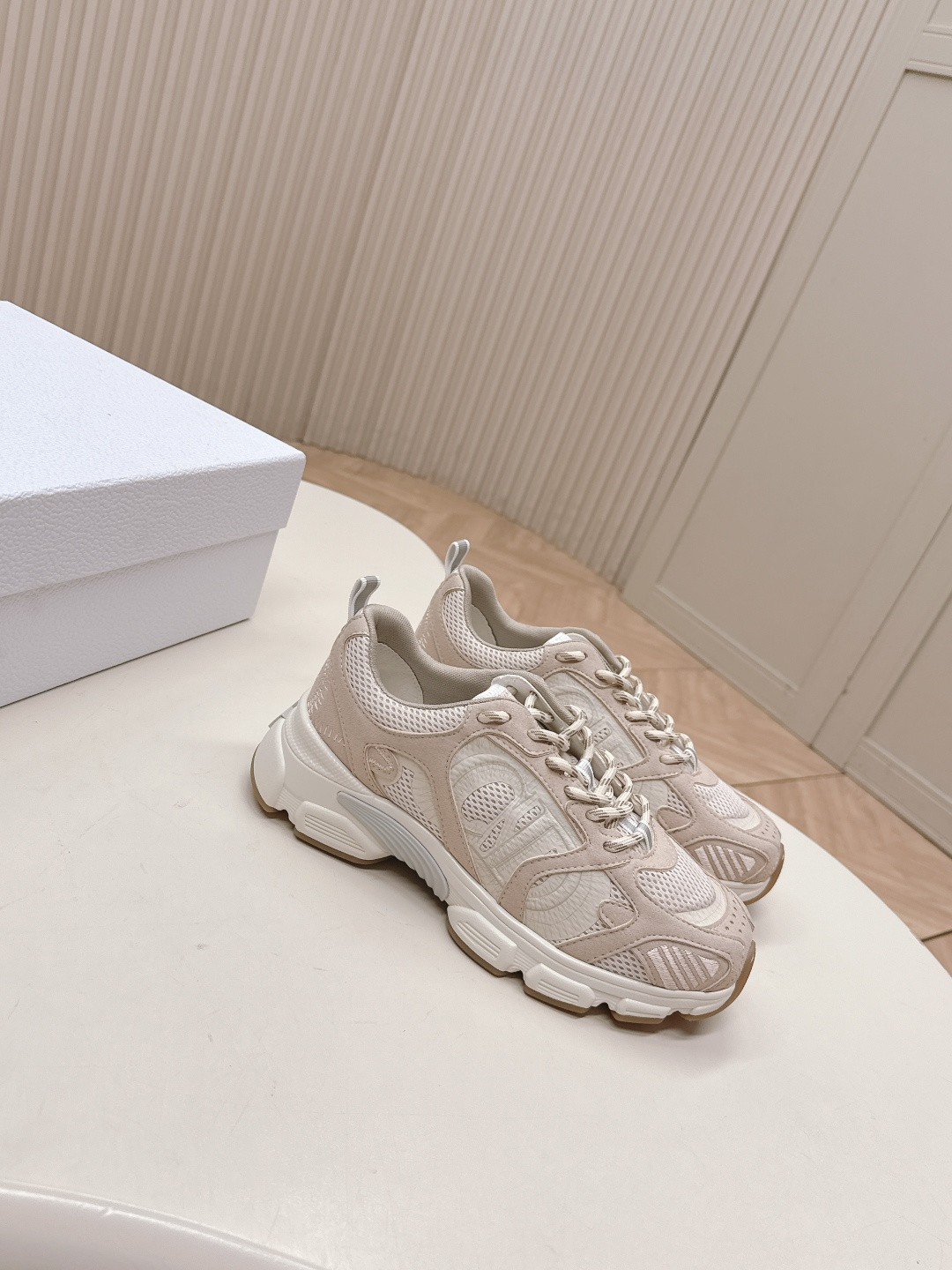 NO:460859,The latest two colors Dior Chrono new casual sports shoes running shoes dad shoes are really cool, full of futuristic feeling! It's so cool!  Once again interprets Dior's cool fashion concept, Lucky Star will bless you with good luck, the new EVA sole is super light and soft! The original version is perfectly replicated!  Fully-pair material mold!  !  35-40, dad shoes, dior, dior, sneakers19860909出 最新两色 迪奥 Dior Chrono 新款休闲运动鞋跑鞋老爹鞋 真的酷毙了,未来感十足!真的好飒！再次演绎了迪奥酷时尚的理念,幸运星为你加持好运,全新的EVA鞋底超轻超软!原版完美复刻！全对版材质 模具！！35-40,老爹鞋,dior,dior,sneakers,Women's Shoes