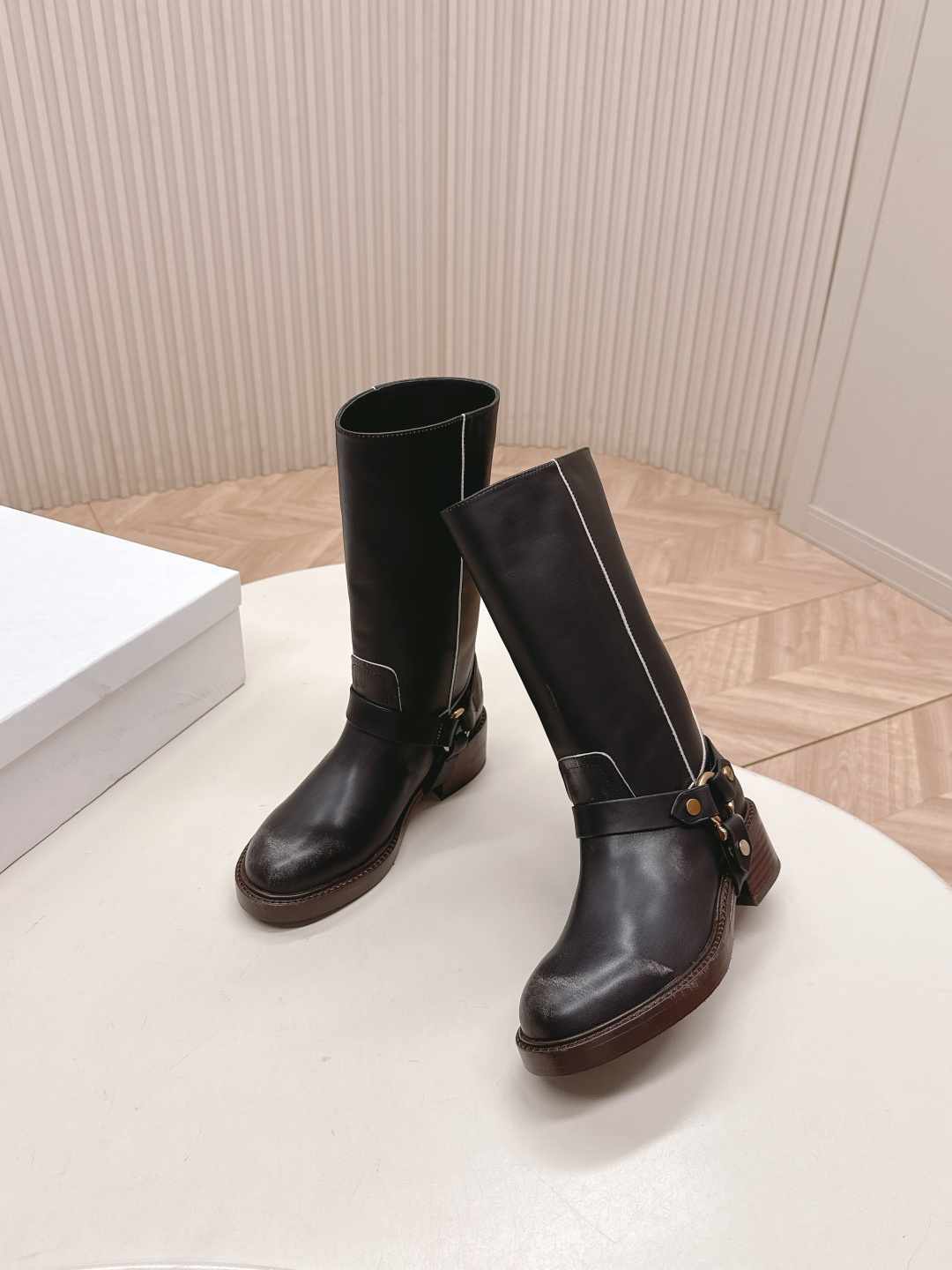 “Retro Italian Leather Boots with Copper Decorations and High-Quality Craftsmanship” - 图片 2