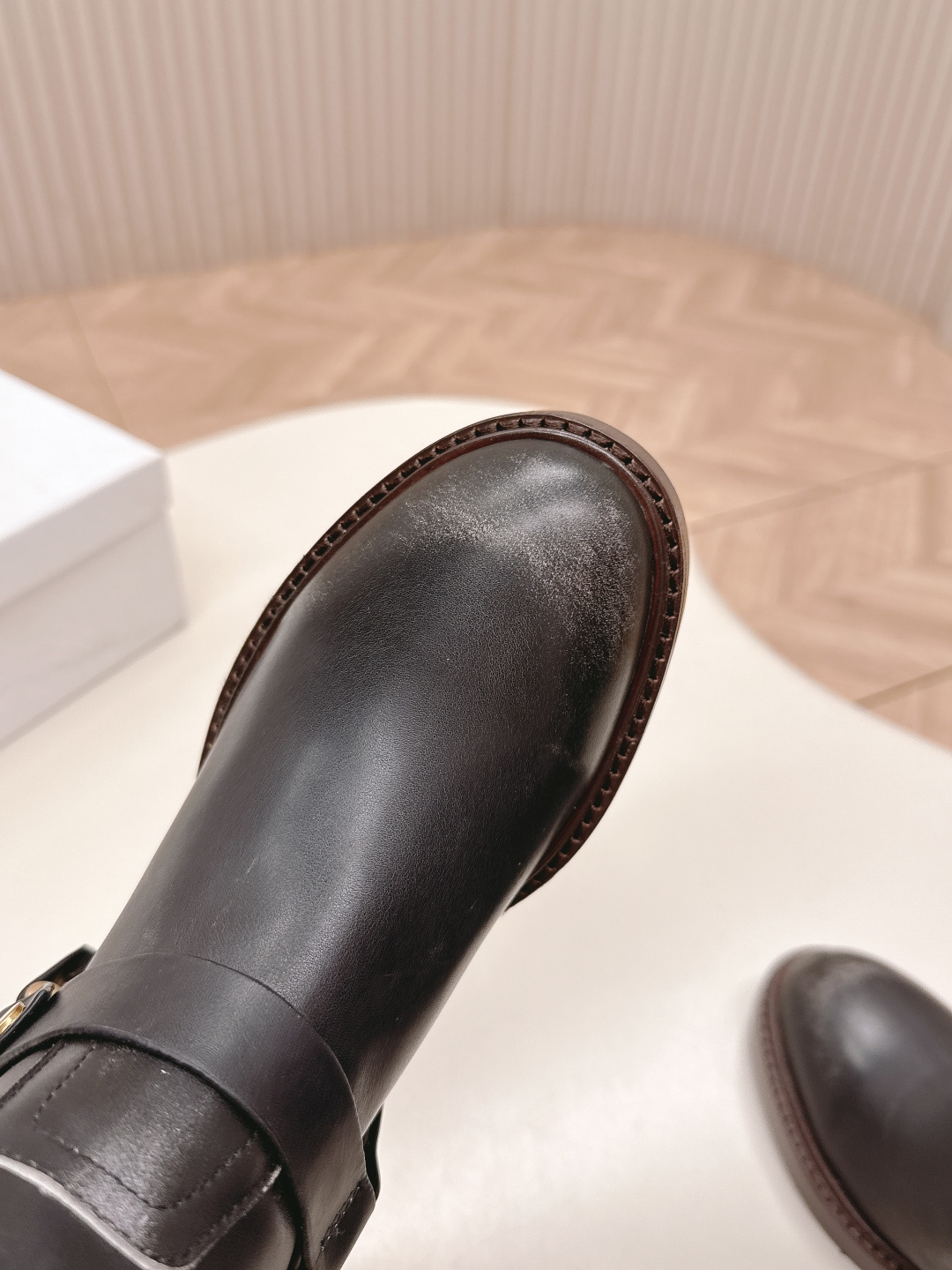 “Retro Italian Leather Boots with Copper Decorations and High-Quality Craftsmanship” - 图片 3