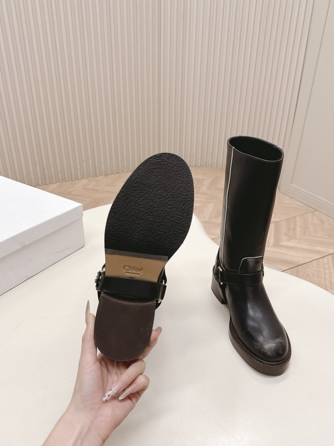 “Retro Italian Leather Boots with Copper Decorations and High-Quality Craftsmanship” - 图片 9