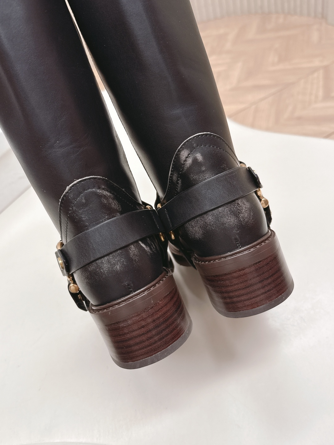 “Retro Italian Leather Boots with Copper Decorations and High-Quality Craftsmanship” - 图片 7