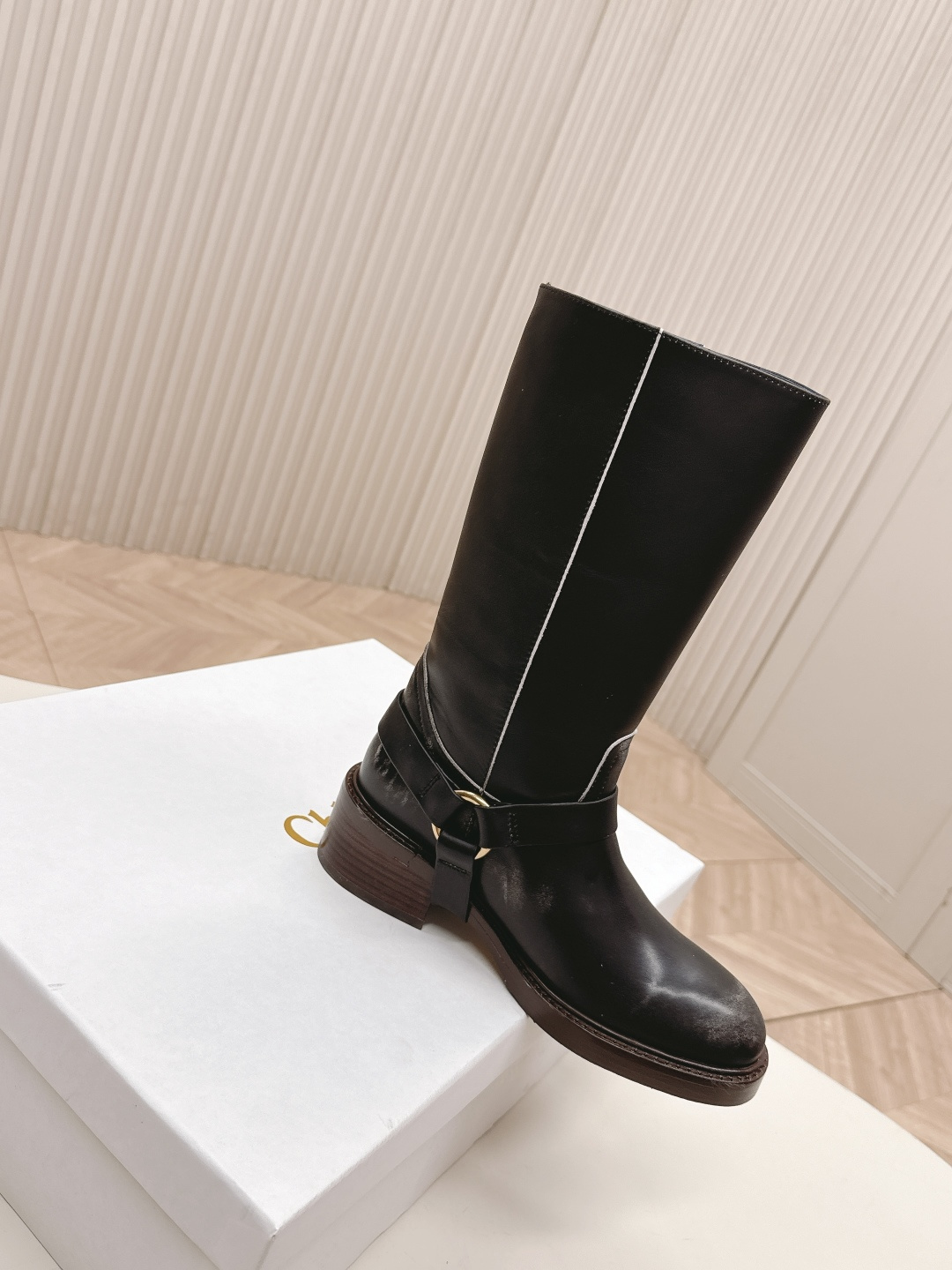 “Retro Italian Leather Boots with Copper Decorations and High-Quality Craftsmanship” - 图片 6
