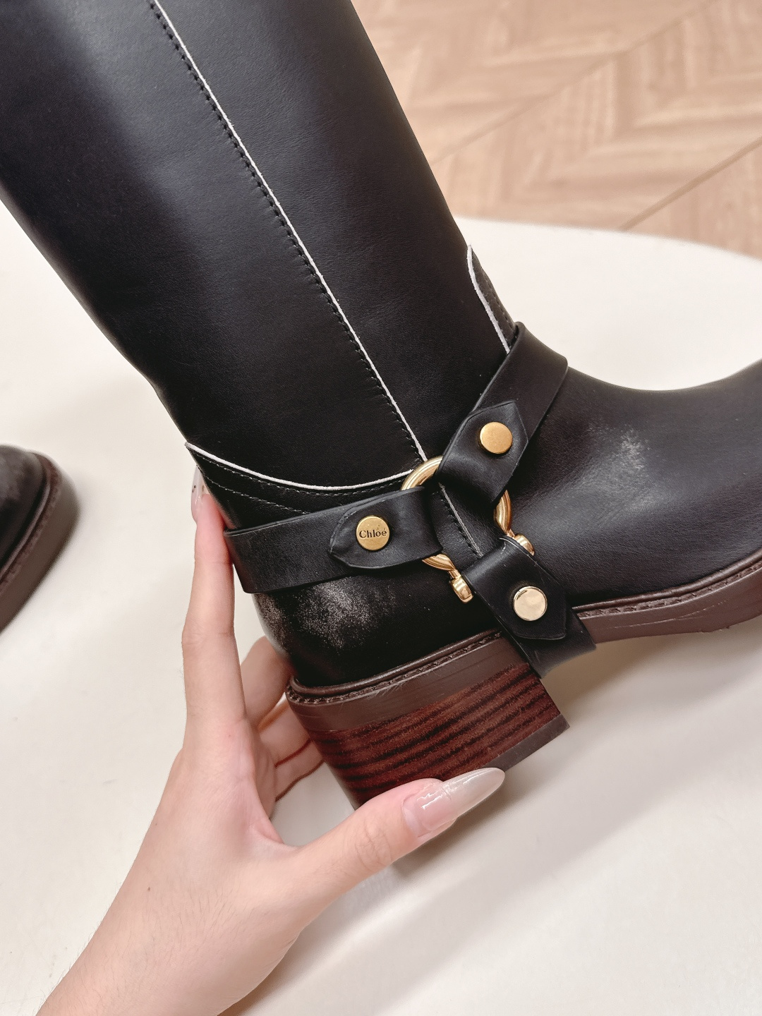 “Retro Italian Leather Boots with Copper Decorations and High-Quality Craftsmanship” - 图片 8
