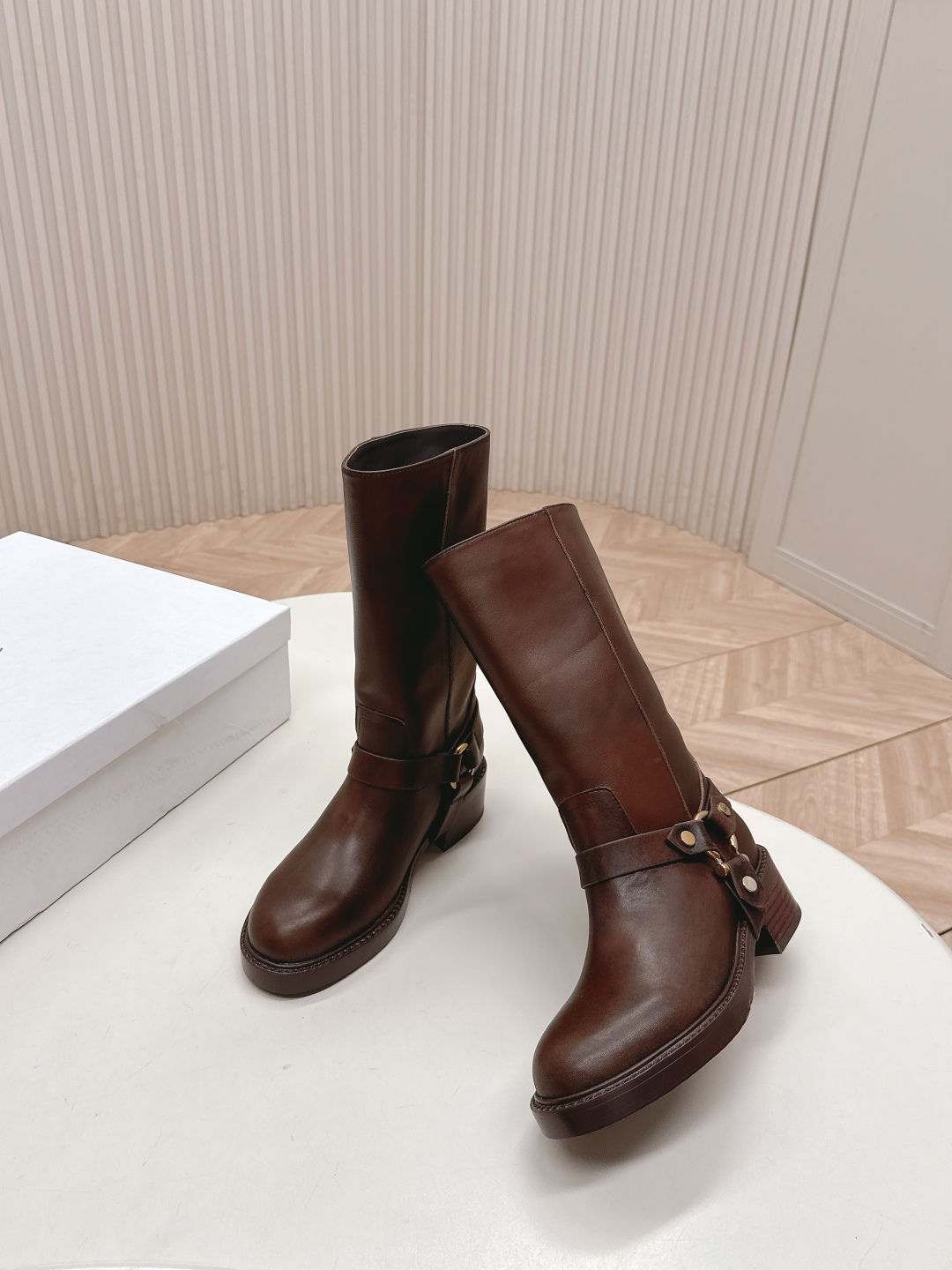 “2025 Retrofitted Engine Boots: Italian Leather, Copper Buttons, 4.5cm Heel, Sizes 35-40” - 图片 2