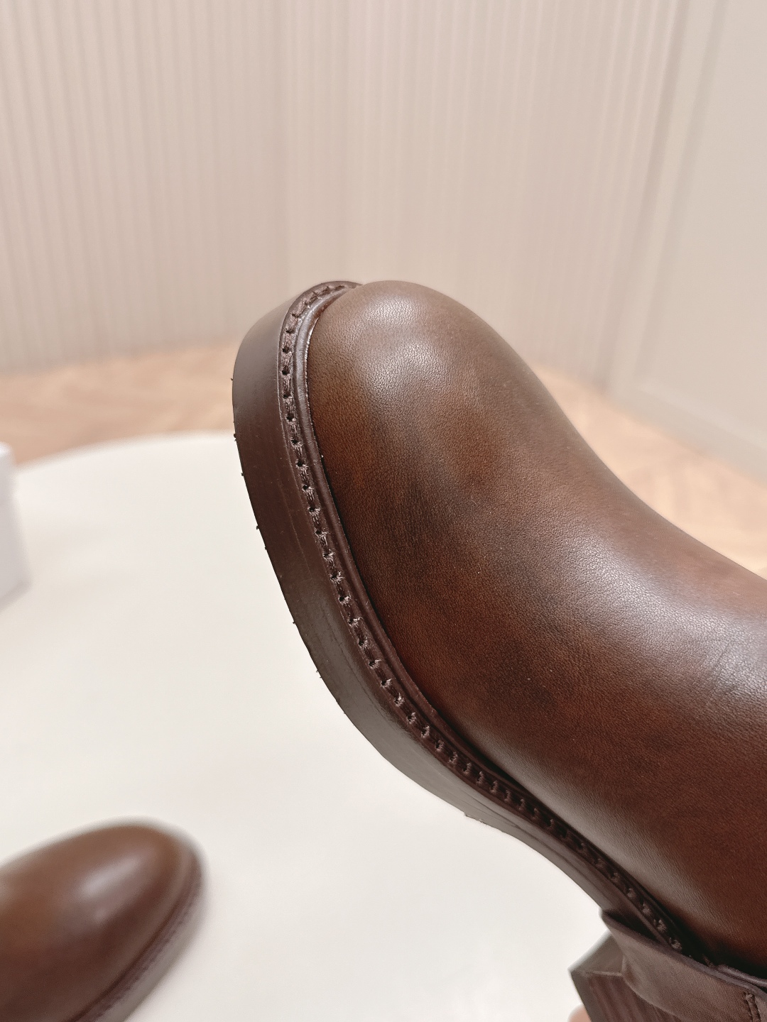 “2025 Retrofitted Engine Boots: Italian Leather, Copper Buttons, 4.5cm Heel, Sizes 35-40” - 图片 4