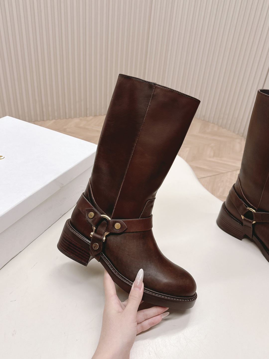 “2025 Retrofitted Engine Boots: Italian Leather, Copper Buttons, 4.5cm Heel, Sizes 35-40” - 图片 5