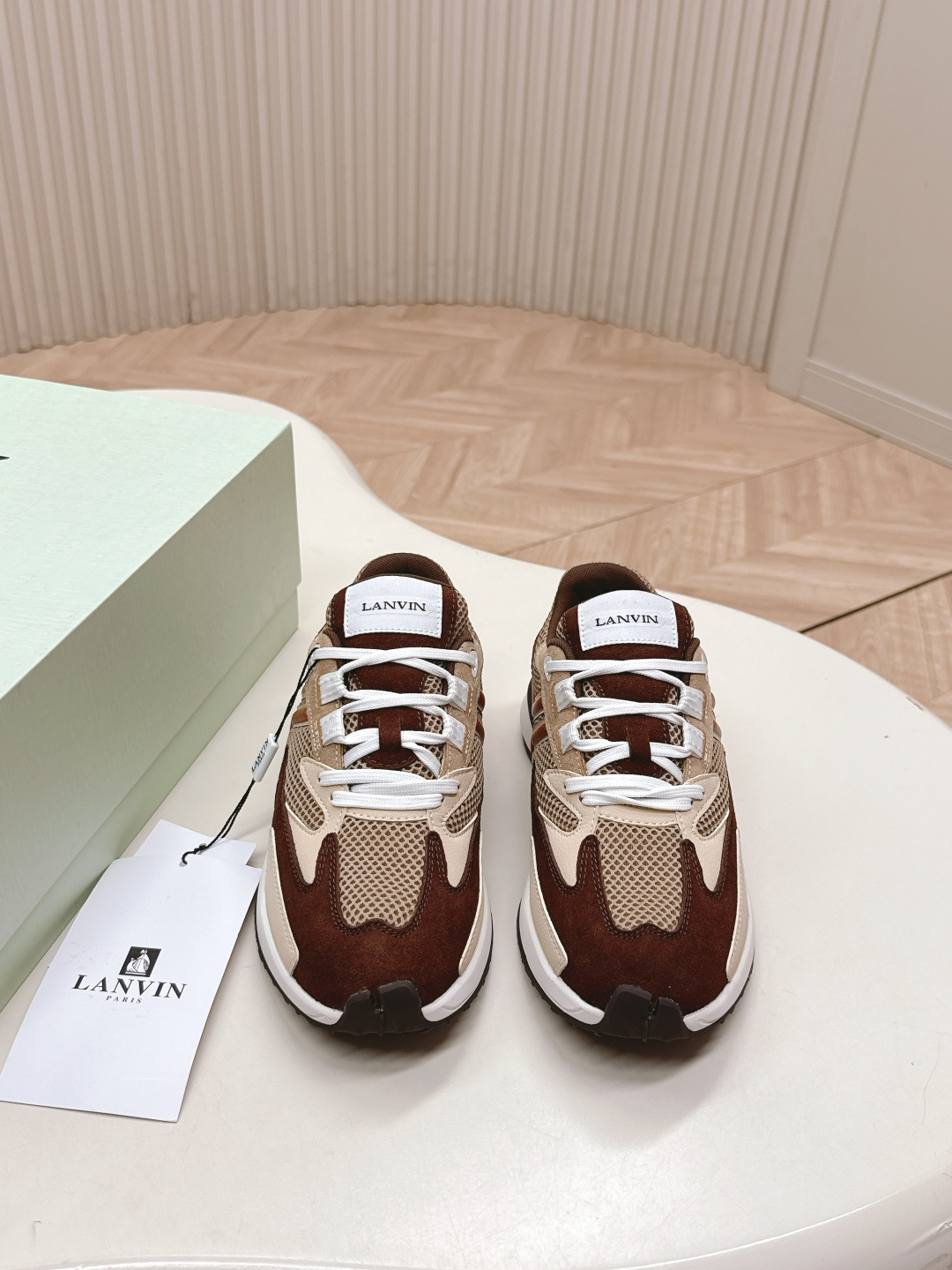 NO:470698,Out top quality (airplane box combination packaging) LANVIN｜Langfan fashion casual sports shoes couple running shoes 25ss new original replica, fine workmanship, versatile style good looking and comfortable on the feet LANVINLangfan four-season casual shoes sneakers, original disassembly, last version. No pressure in and out of the counter Fabric top layer cowhide/cow reverse velvet inner sneakers fabric breathable mesh Size 35-45 Outsole EVA foam + rubber sole combination, dad shoes, sneakers, cowhide19860909出 顶级品质（飞机盒组合包装） LANVIN｜浪凡时尚休闲运动鞋 情侣款跑步鞋 25ss新款原版复刻,做工精细,百搭好款上脚好看舒适 LANVIN浪凡四季休闲鞋运动鞋,原版拆卸,套楦版本.进出专柜无压力 面料头层牛皮/牛反绒 内里运动鞋织物透气网料 尺码35-45 大底EVA发泡+橡胶底组合,老爹鞋,sneakers,cowhide,Women's Shoes